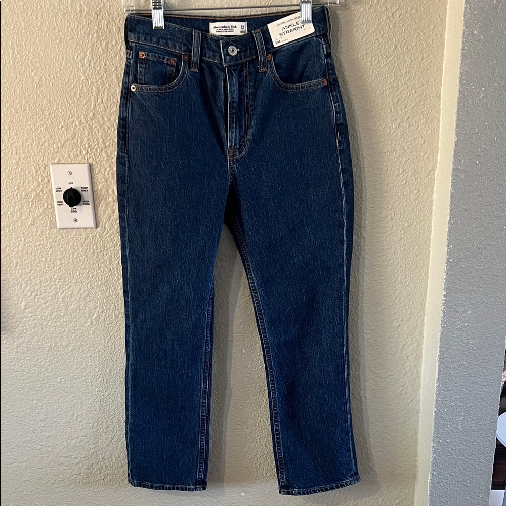 NWT Abercrombie & Fitch Straight Jean